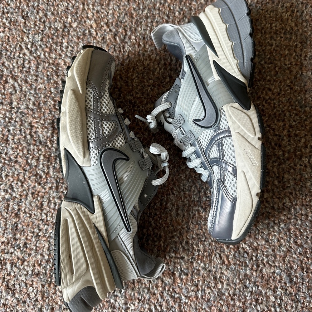 Nike V2K Run Grey/Metallic Women’s Shoes Size 5